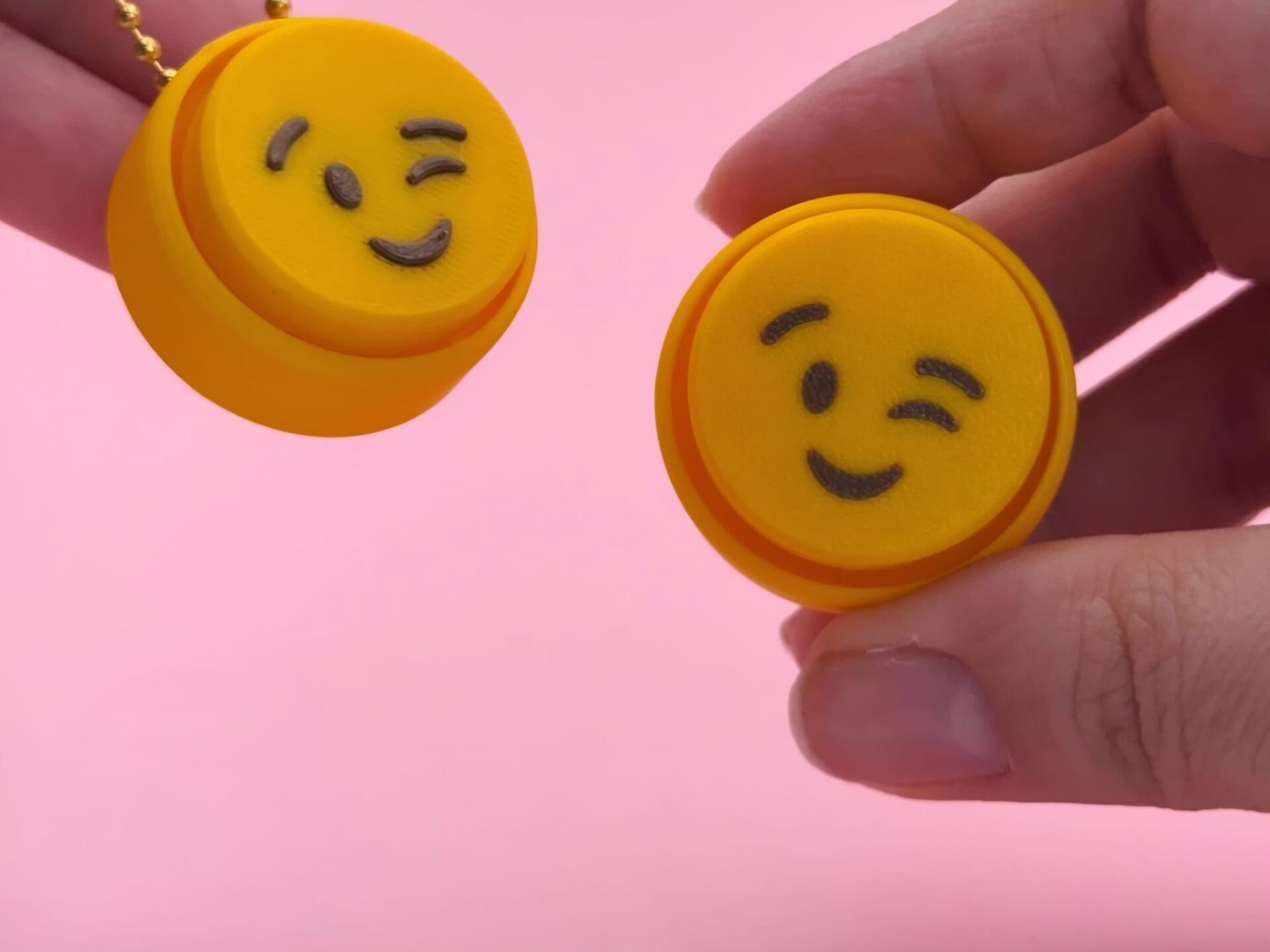 Çapkın Emoji Clicker Anahtarlık