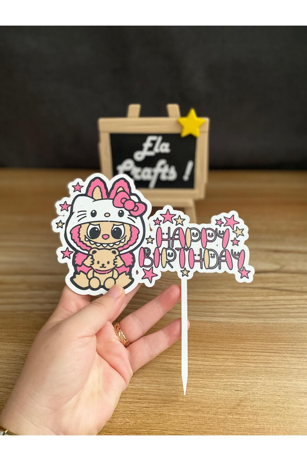 3D Labubummm Figürlü “Happy Birthday” Pasta Süsü – Doğum Günü Parti Dekoru, Özel Tasarım