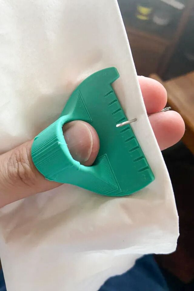 Pratik Dikiş Aparatı, İğne Aparatı