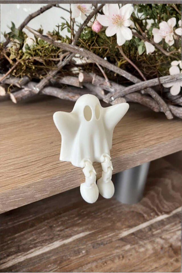 Dekoratif Oturan Hayalet Biblo – Masa ve Raf Süsü 3D