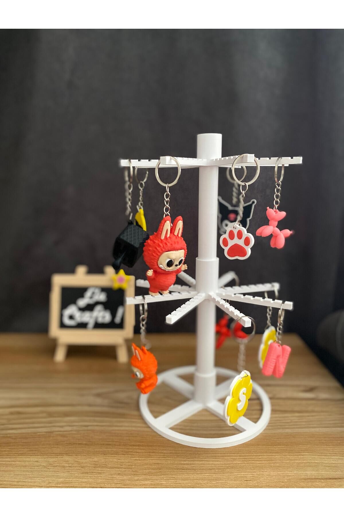 3D Anahtarlık Standı – Masaüstü Anahtarlık Düzenleyici ve Sergileme Aparatı, Dekoratif Tasarım