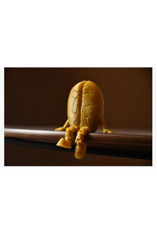 Sallanan Bacaklı Kahve Çekirdeği Figürü – El Yapımı Dekoratif Obje