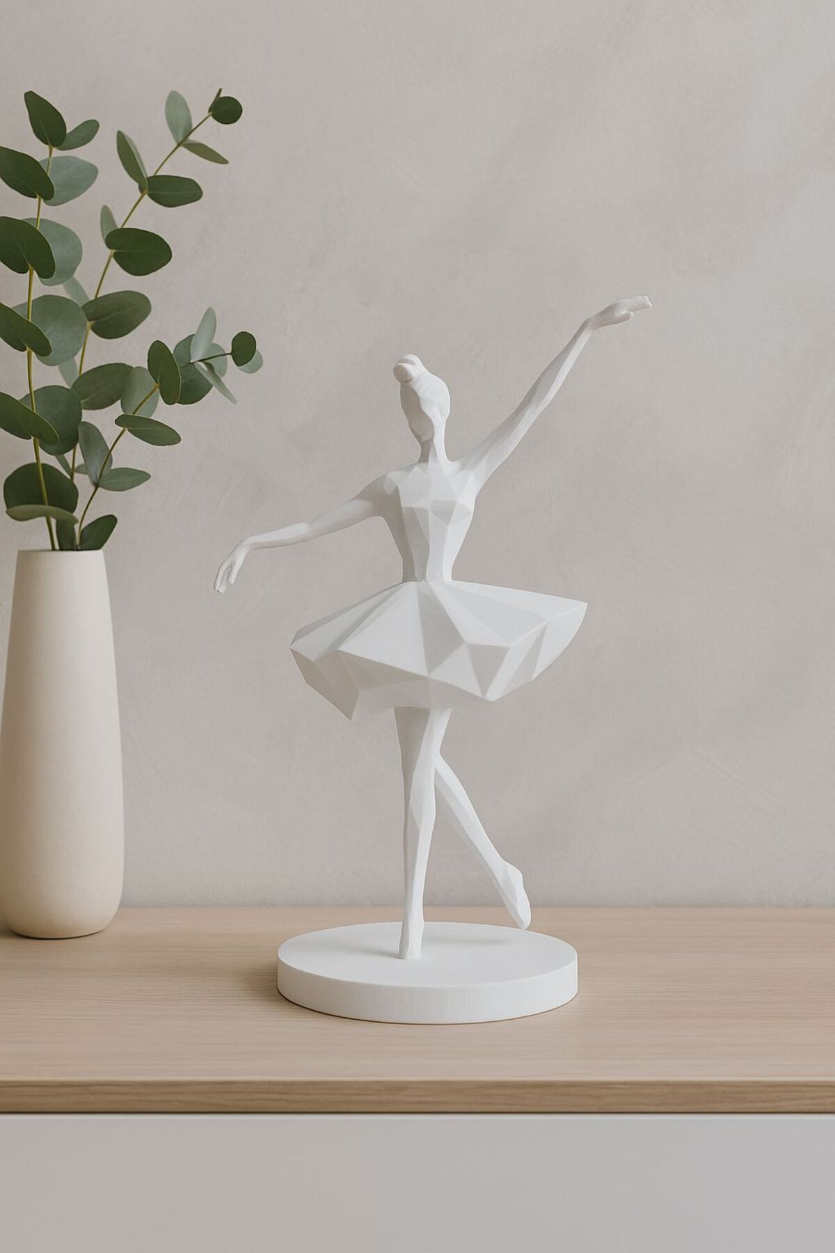 Iskandinav Tarzı Balerin Figürü