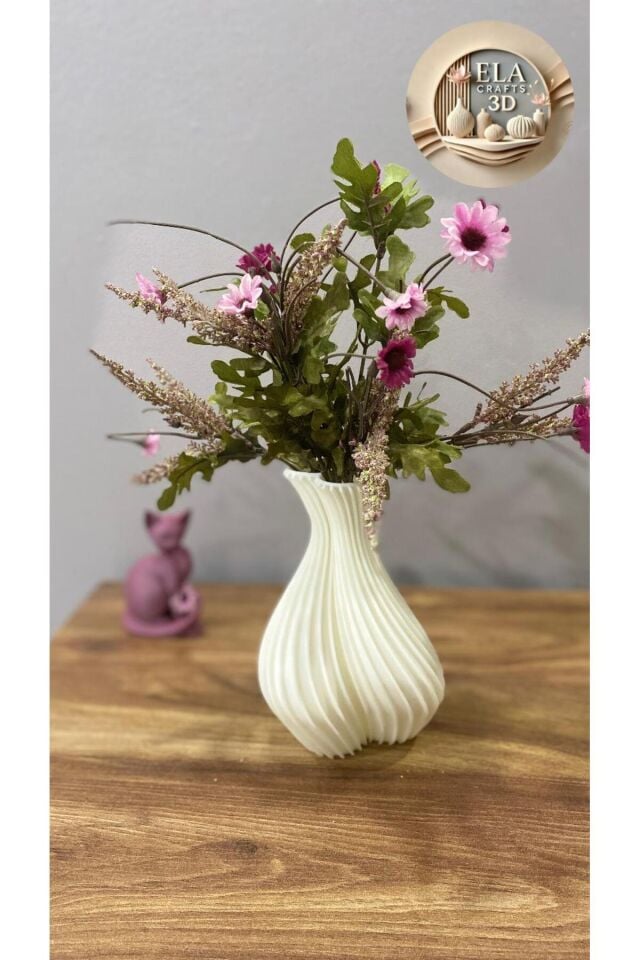 Zarif ve Şık Kalp Desenli Dekoratif Vazo