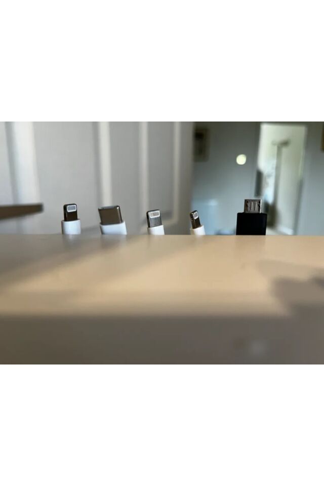 Şık Kullanışlı Masaüstü Kablo Düzenleyici